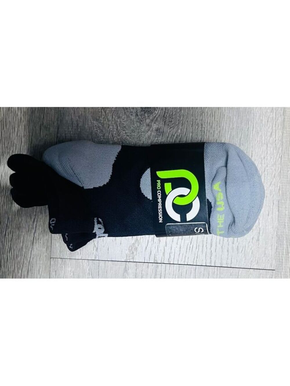 PRO Compression Toe Socks Size Small/Medium Black and Gray
